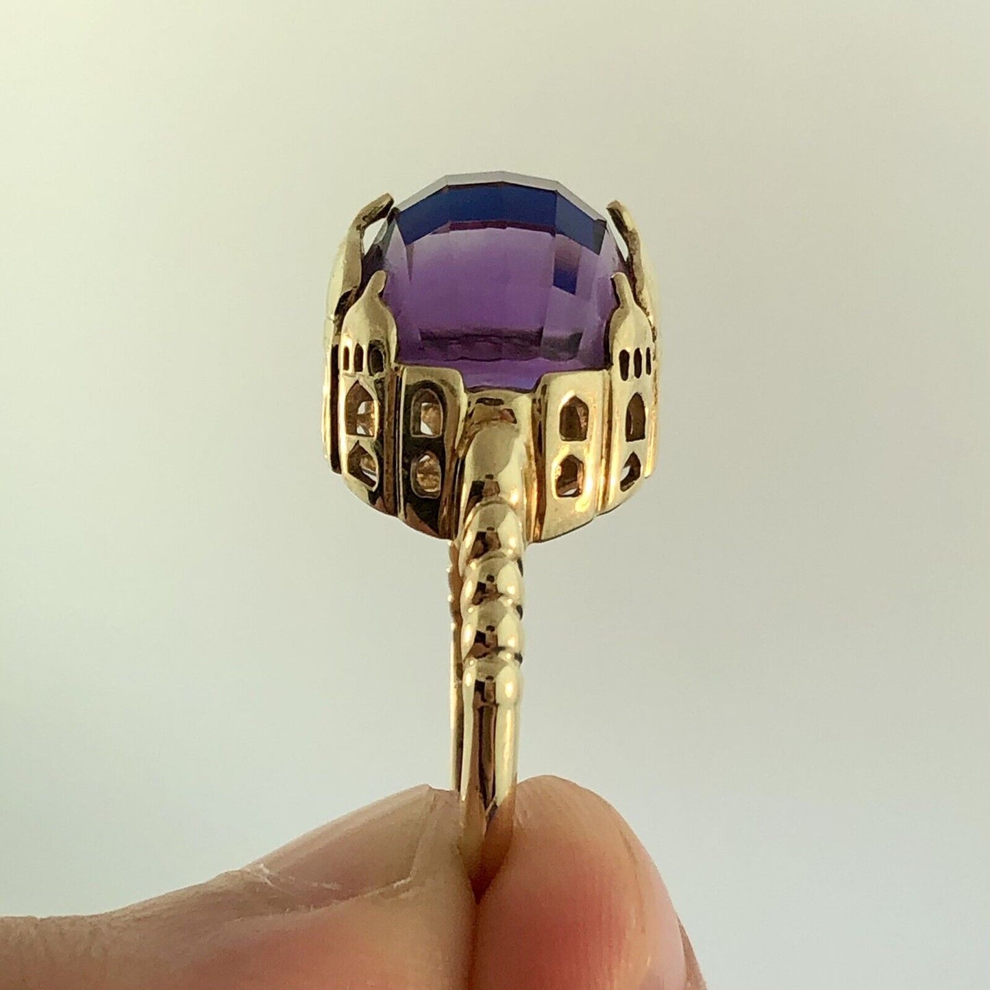 Retro 10K Yellow Gold Amethyst Spheroid Siam Temple Mounting Statement Ring