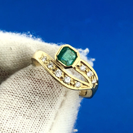 Modernist Free Form 18K Yellow Gold Emerald Diamond May Anniversary Ring