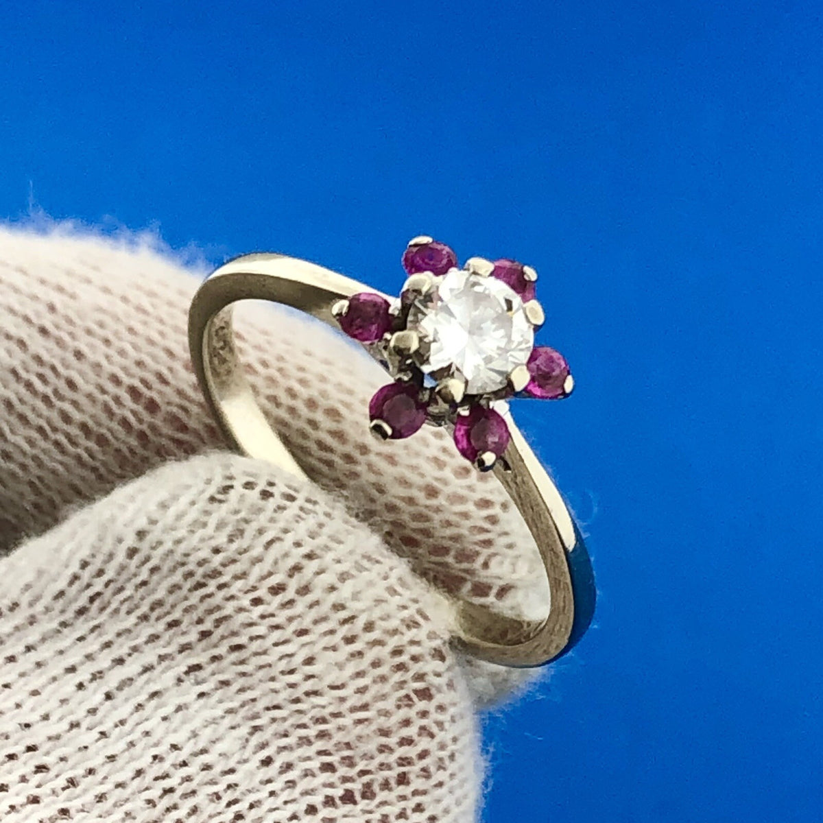 Gorgeous 18K Yellow Gold Round Cut Diamond Pink Ruby Flower Cluster Ring