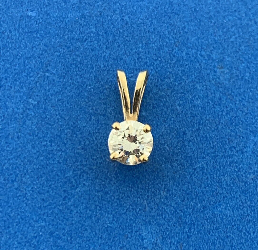 Gorgeous 14k Yellow Gold Round Cut White Diamond Solitaire Pendant