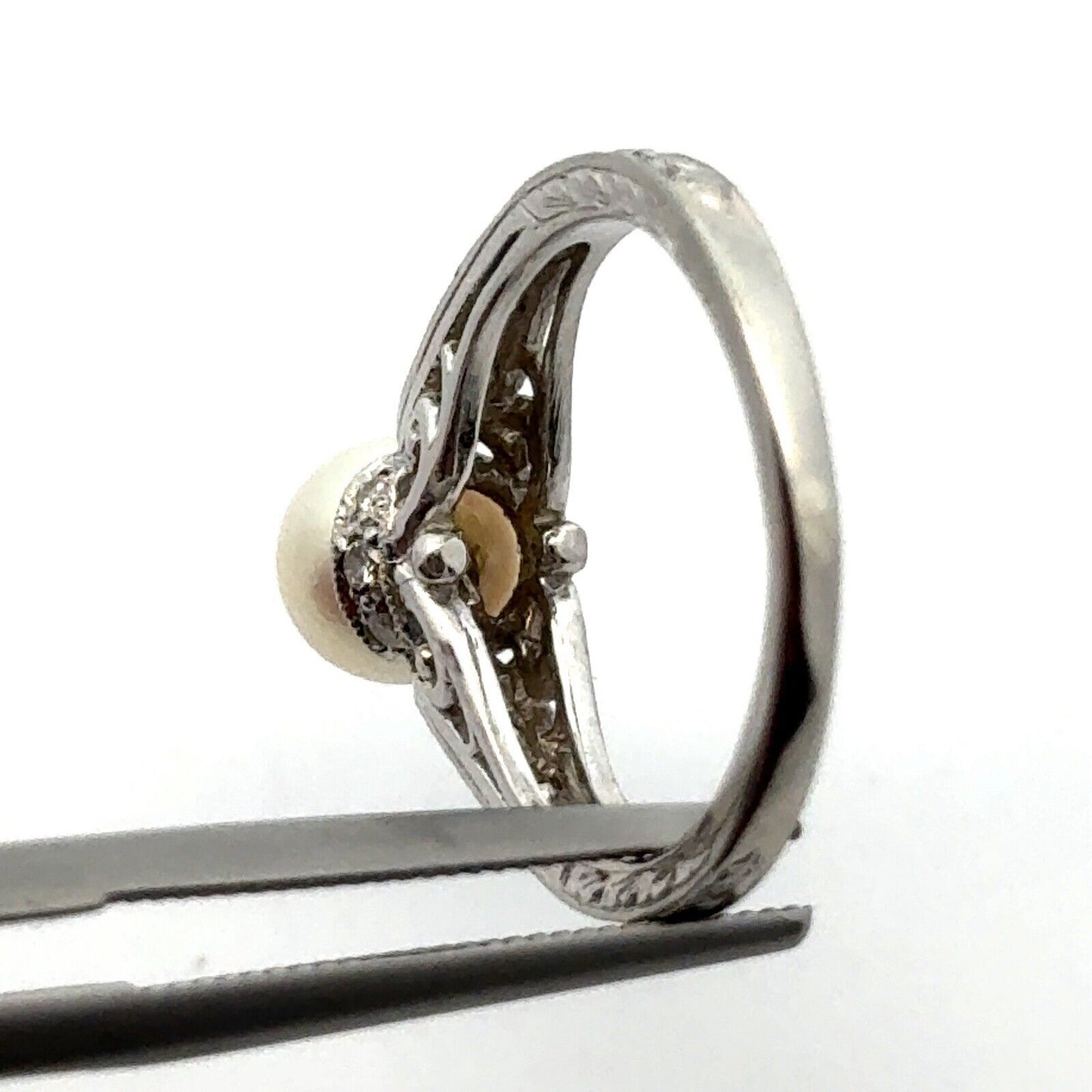 Vintage 14K White Gold Pearl Solitaire Diamond Accented Cocktail Ring