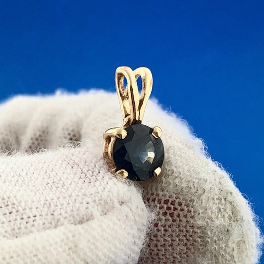 14k Yellow Gold Ladies 1.05 Carat Round Blue Sapphire Pendant