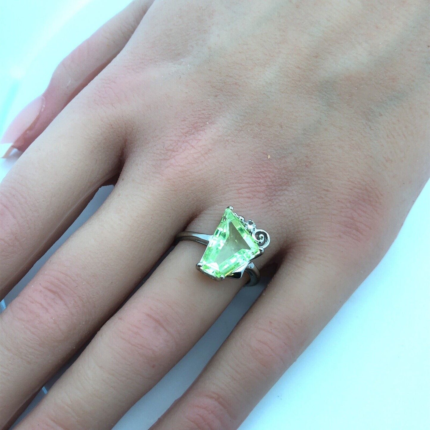 Vintage 14K White Gold Trapezoid Green Citrine White Amethyst Modernist Ring