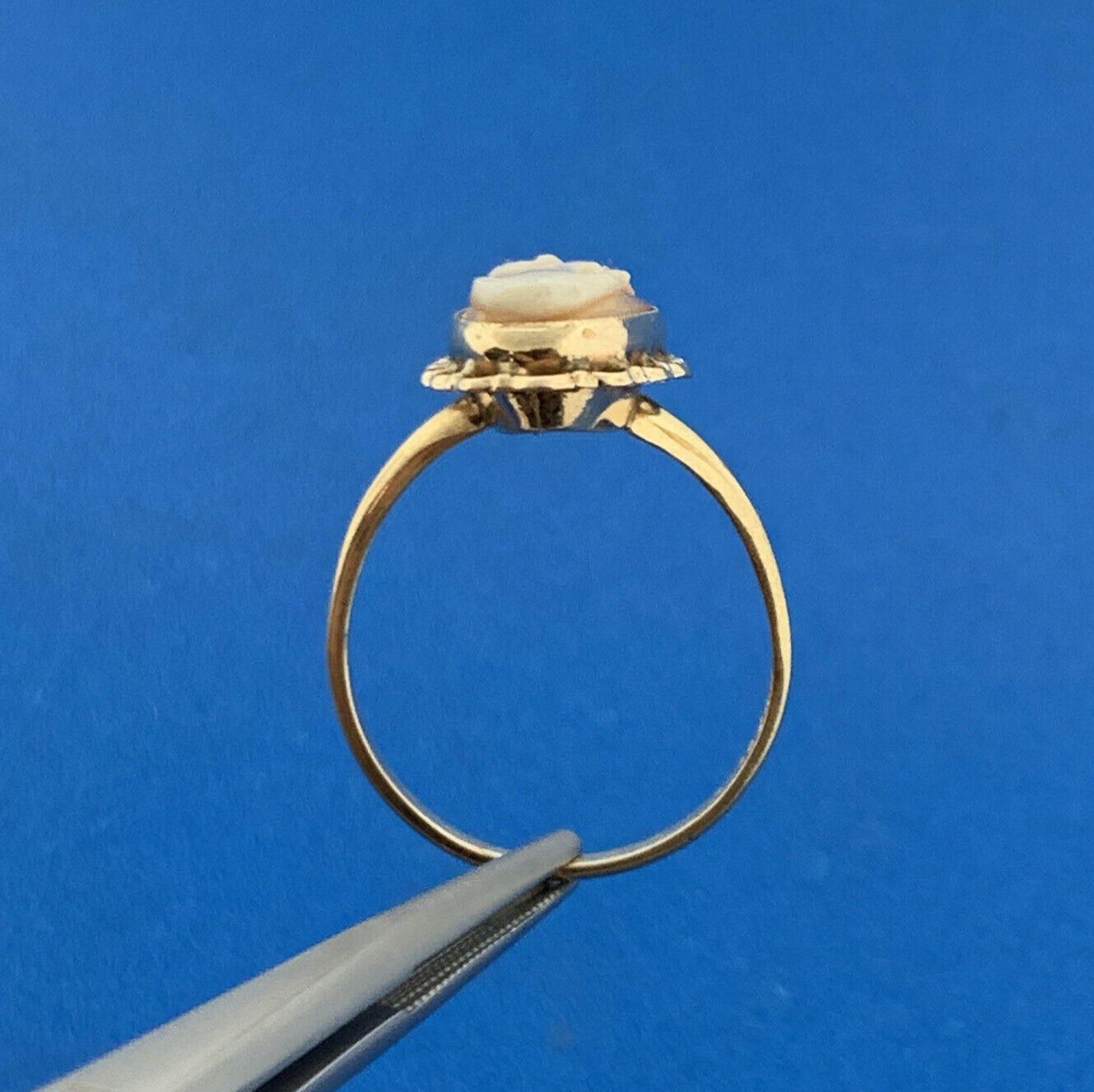 Gorgeous 10k Yellow Gold Orange Oval Carved Cameo Shell Vintage Ring Size 8.75