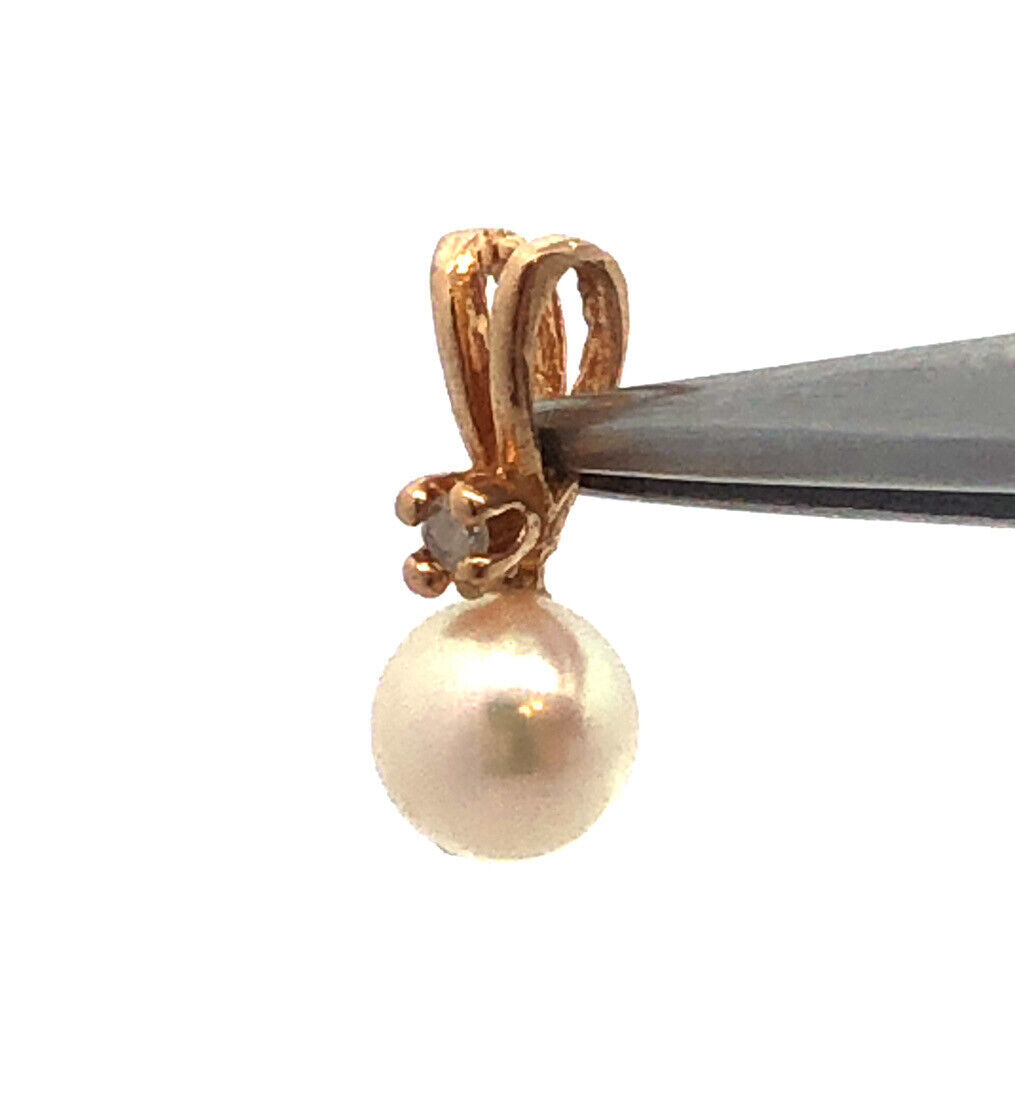 Classic 14K Yellow Gold Round Pearl Diamond Accented Petite Pendant