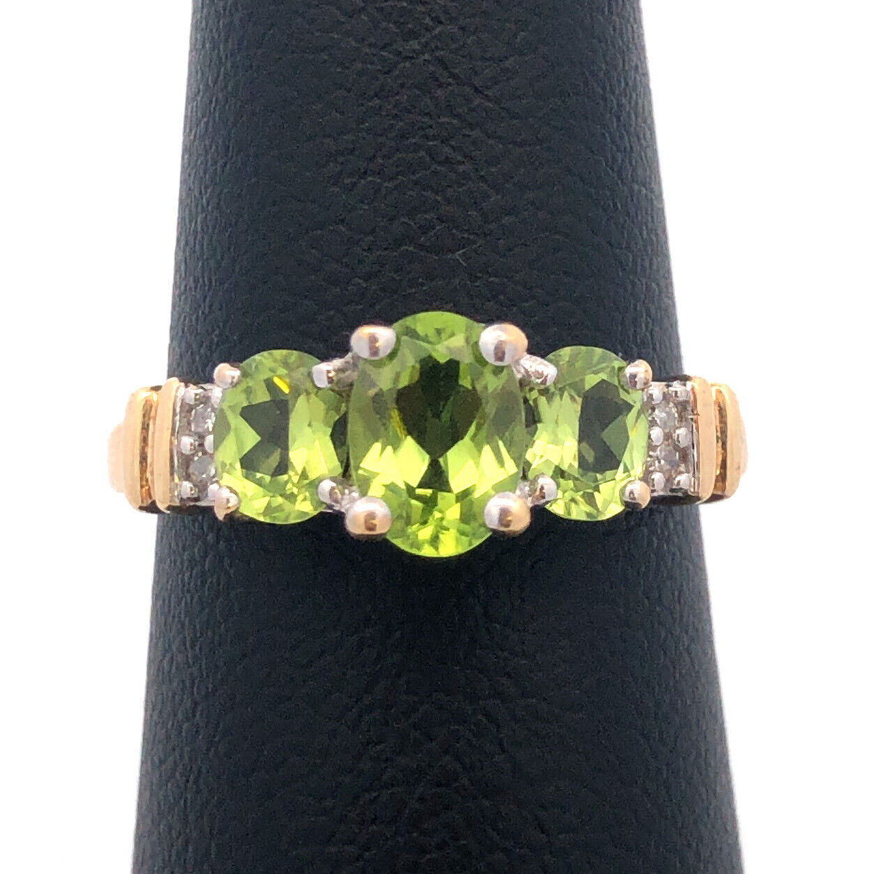 Stunning 10K Yellow Gold Oval Peridot Diamond Birthday Anniversary Ring