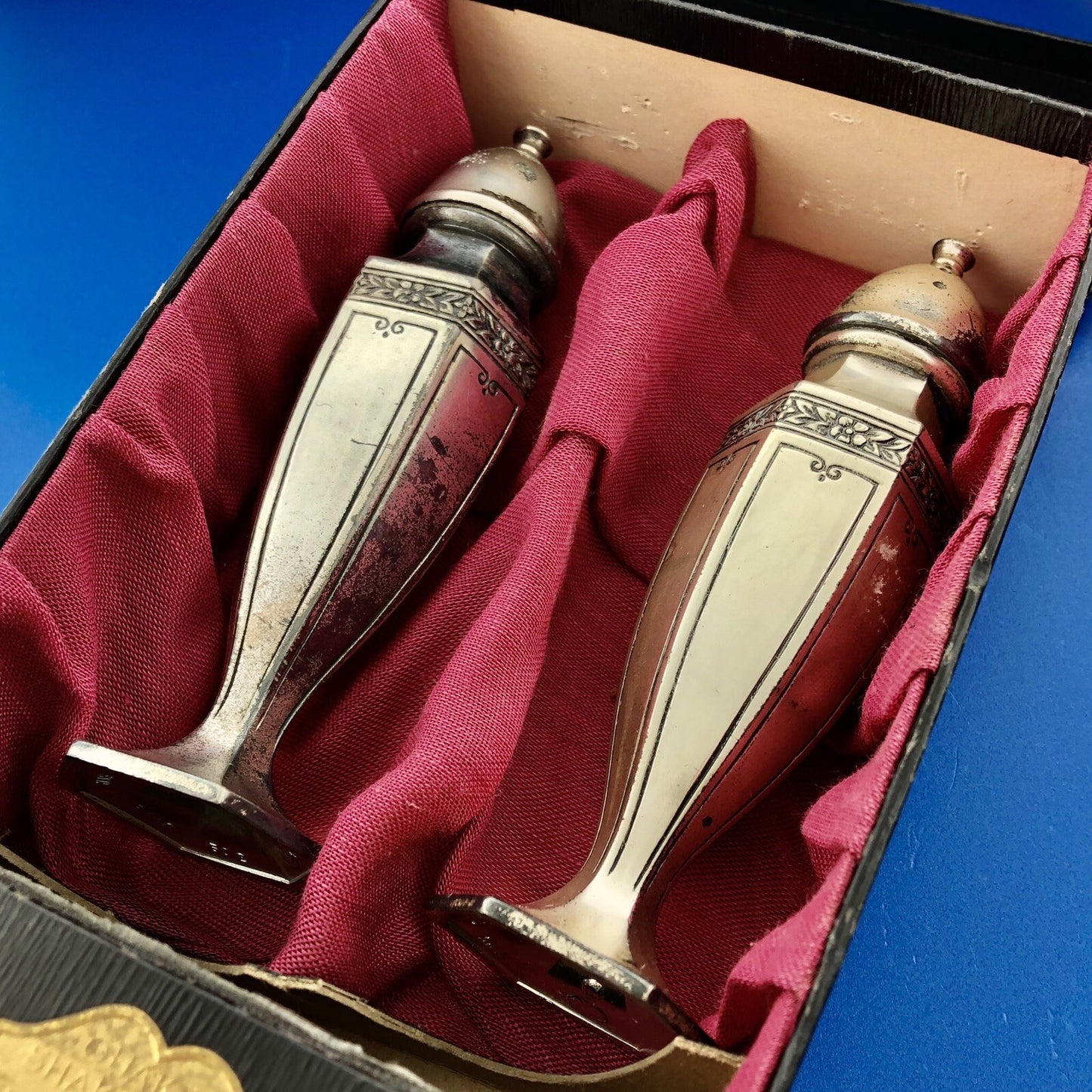 Vtg Quaker Silver Company Etched Silver Tone Salt Pepper Shakers In Original Box