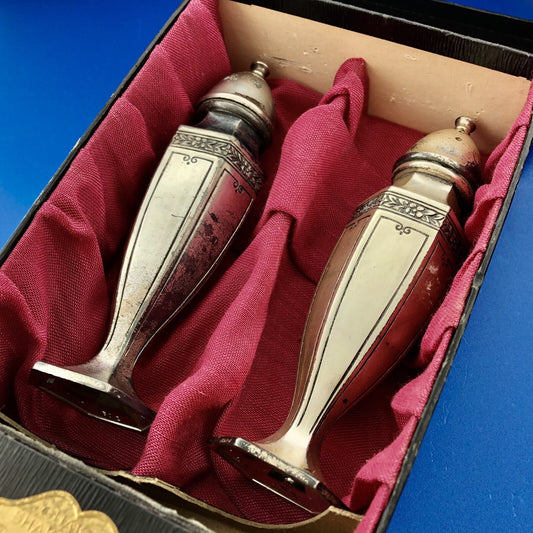 Vtg Quaker Silver Company Etched Silver Tone Salt Pepper Shakers In Original Box