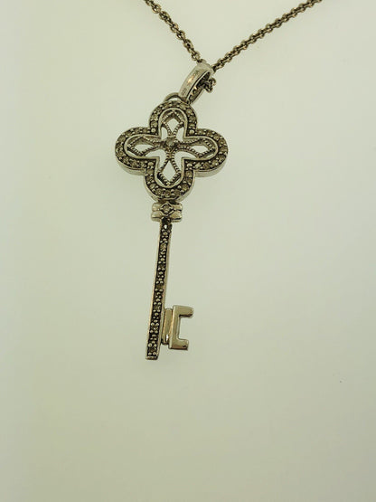 Vintage Designer Sterling Silver 925 Diamond Filigree Open Scroll Key Necklace