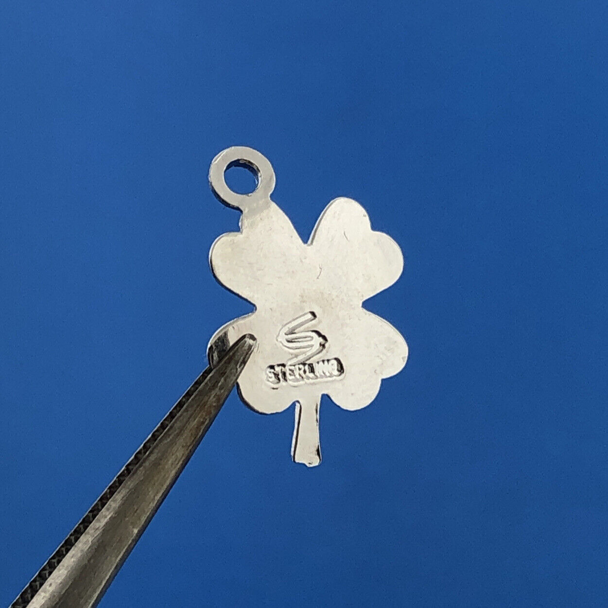 Estate Sterling Silver Blue CZ Florentine Polished Good Luck 4 Leaf Clover Charm