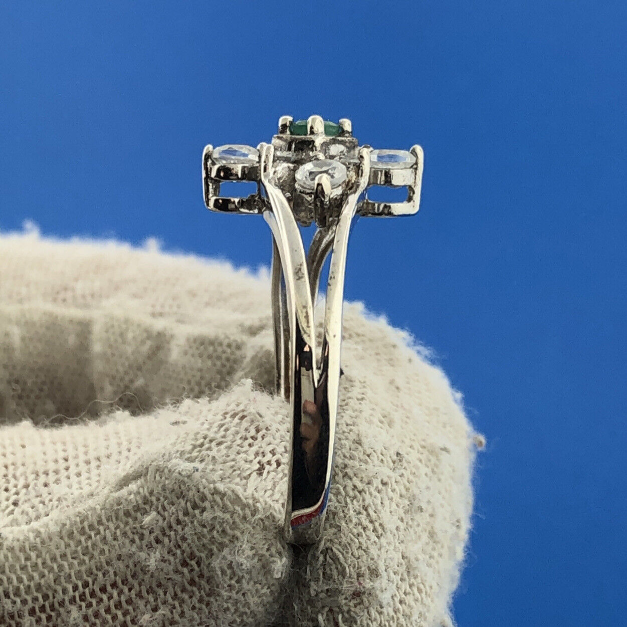 Stunning Sterling Silver 925 Round Cut Emerald Sparkling CZ Cross Ring Size 9