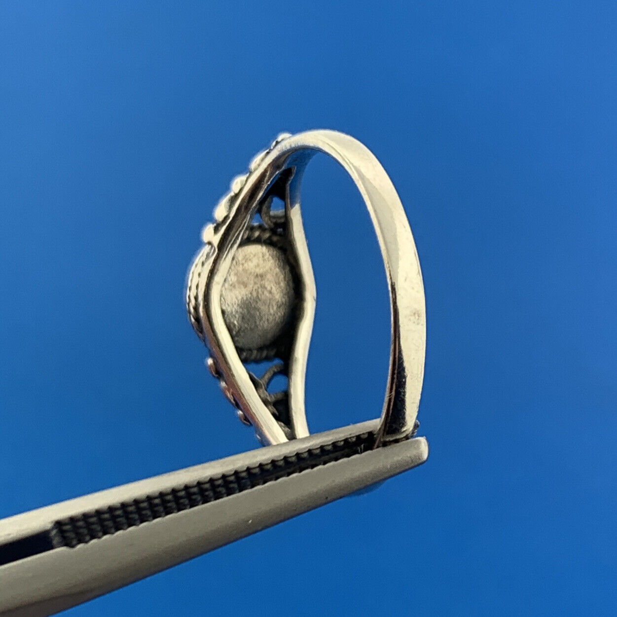 Vintage 925 Sterling Silver Black Onyx Cabochon Floral Openwork Petite Ring