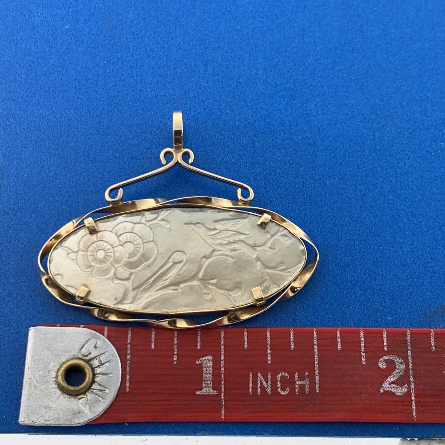 Vintage 14K Yellow Gold Carved Mother Of Pearl Oriental Garden Scene Pendant