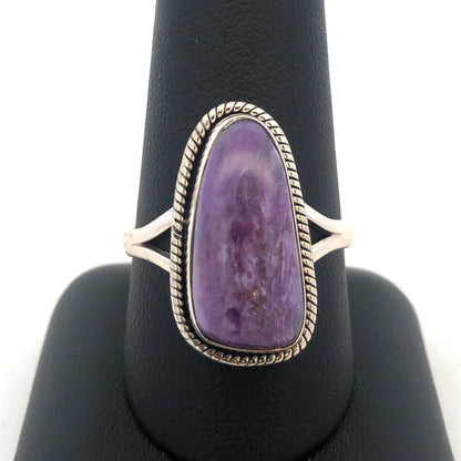 925 Sterling Silver Oval Cabochon Purple Charoite Twist Detail Ring