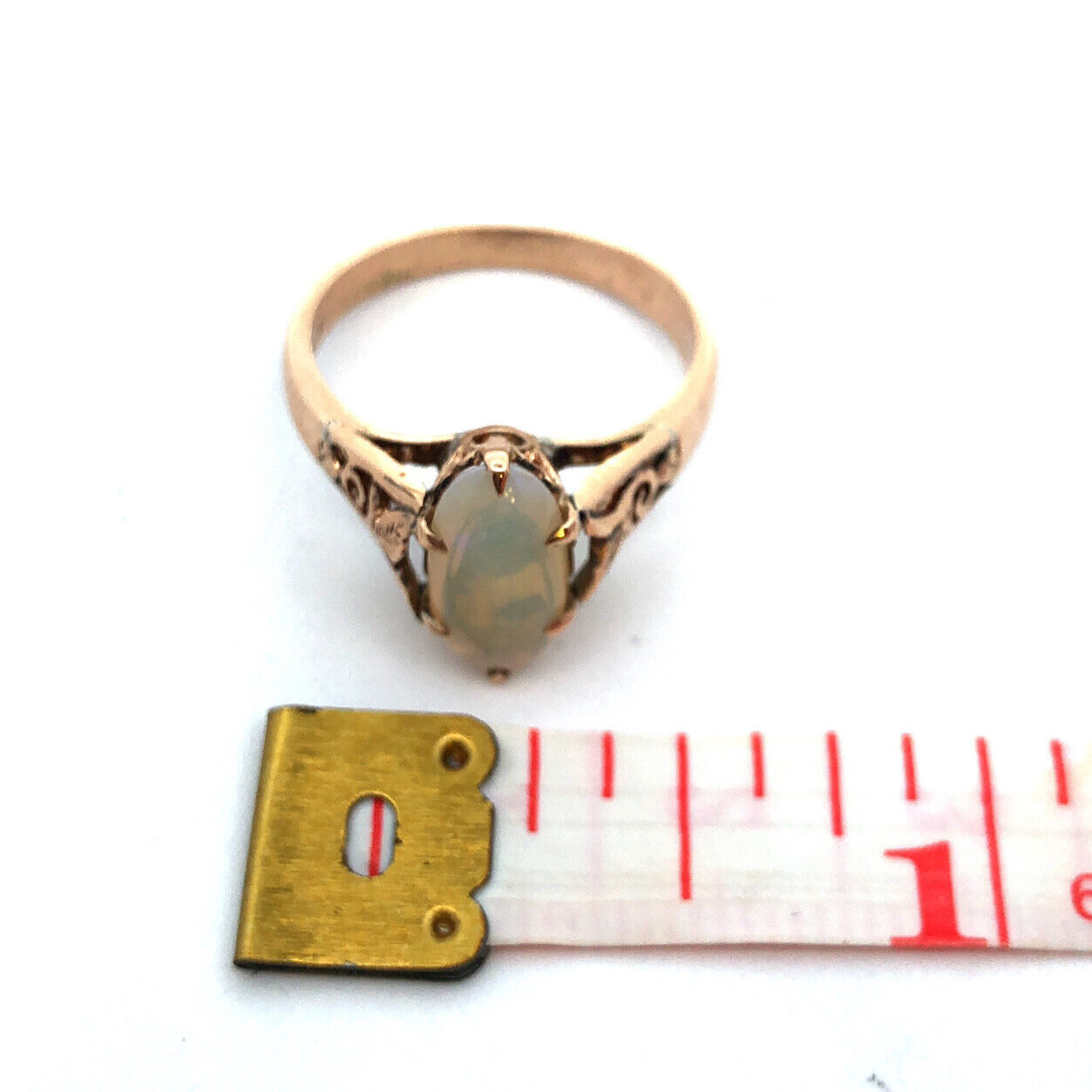 Estate 18K Yellow Gold Oval Opal Leaf Heart Detail Nature Ring