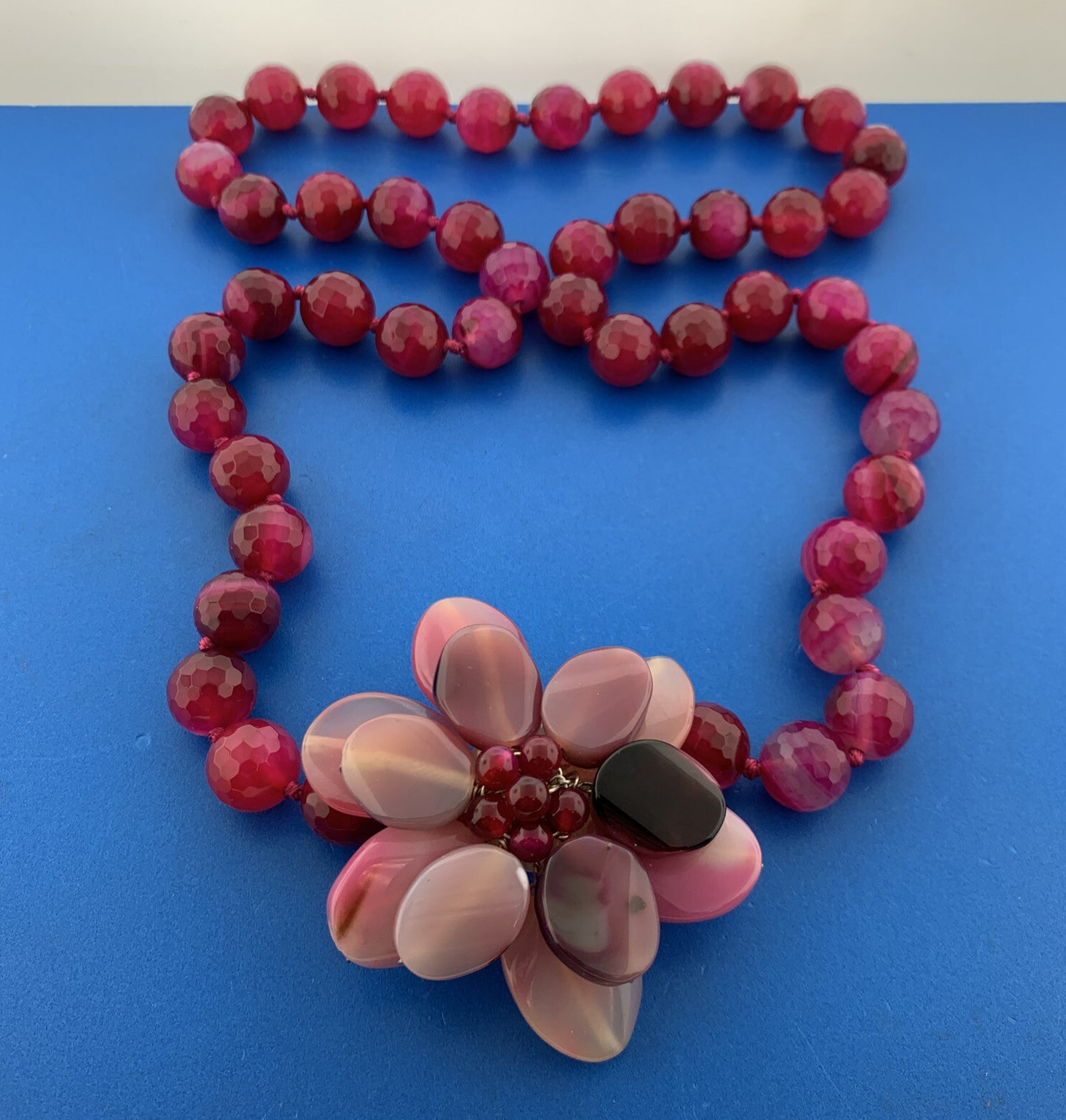 Splendid Amaranth Agate Faceted Bead Flower Statement Haute Couture Necklace
