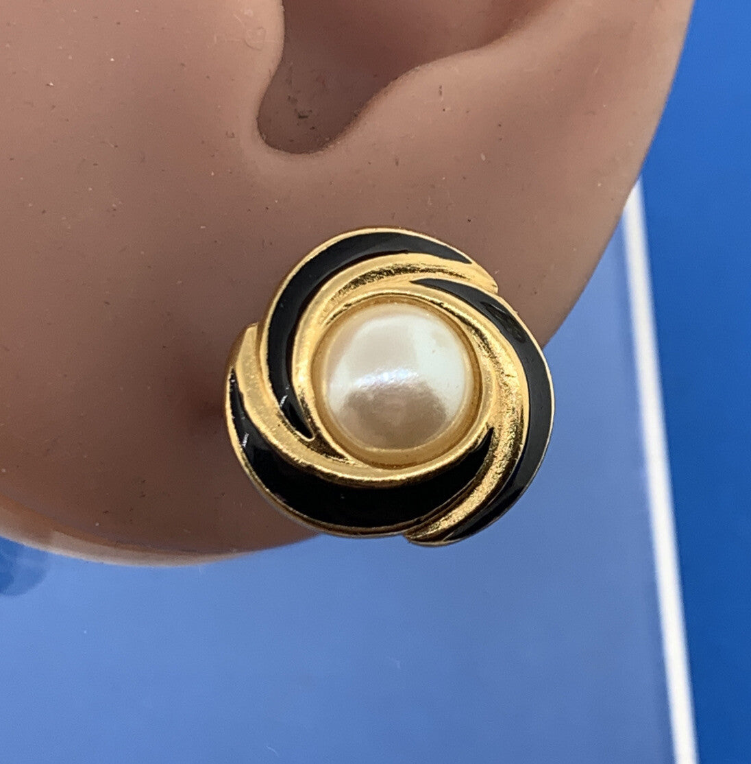 Richelieu Retro Faux Pearl Black Enamel Gold Tone Statement Stud Earrings