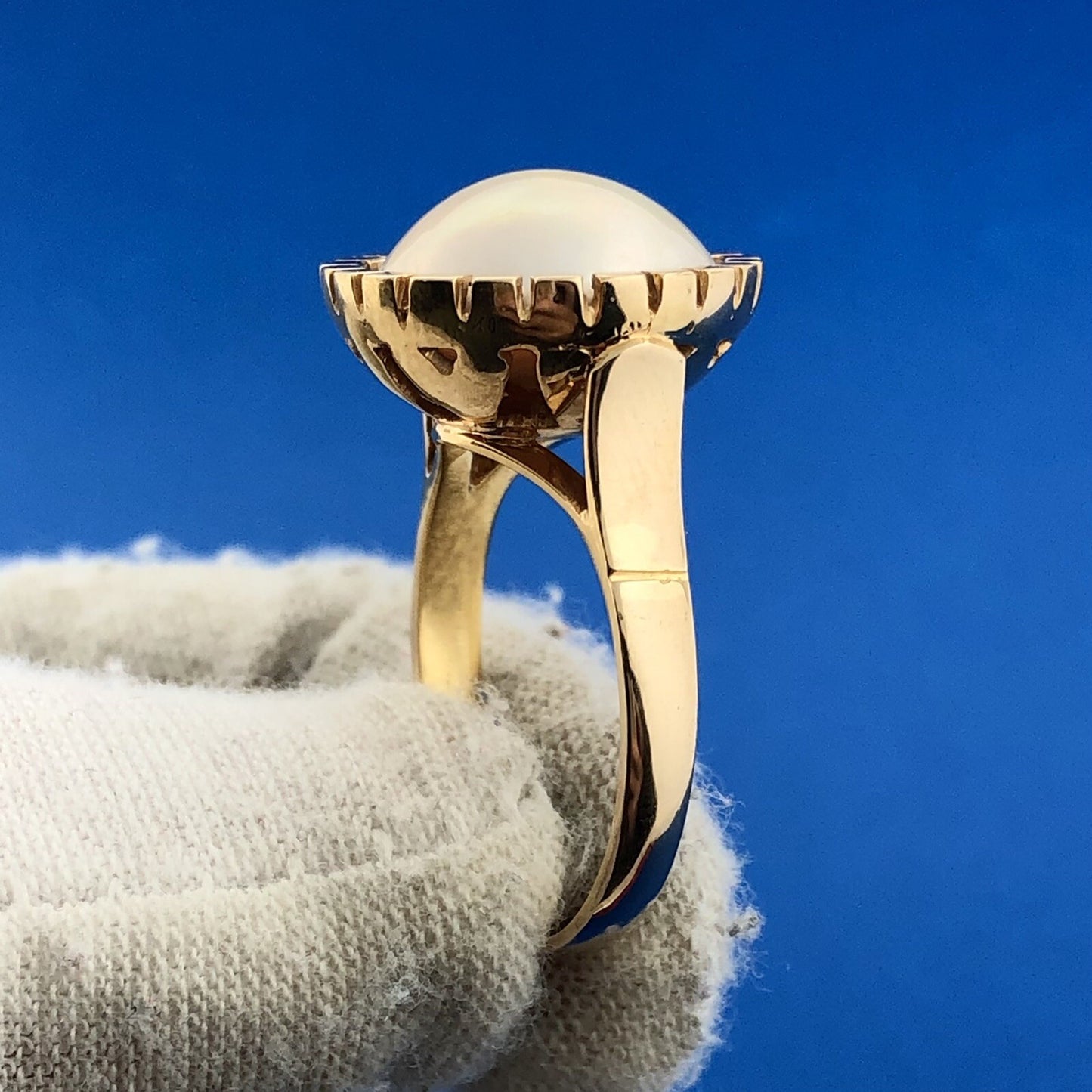 Vintage Estate 14k Yellow Gold Solitaire White Pearl Dome Ring Size 7.25
