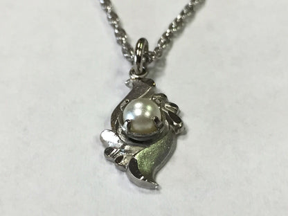 Estate 925 Sterling Silver Pearl Solitaire Romantic Setting Pendant Necklace