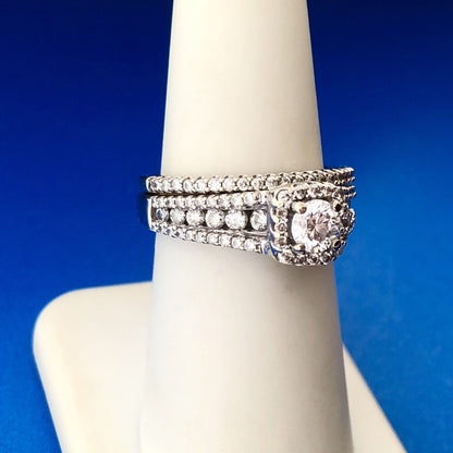 14K White Gold Round Solitaire Diamond Halo Band Accented Bridal Two Ring Set