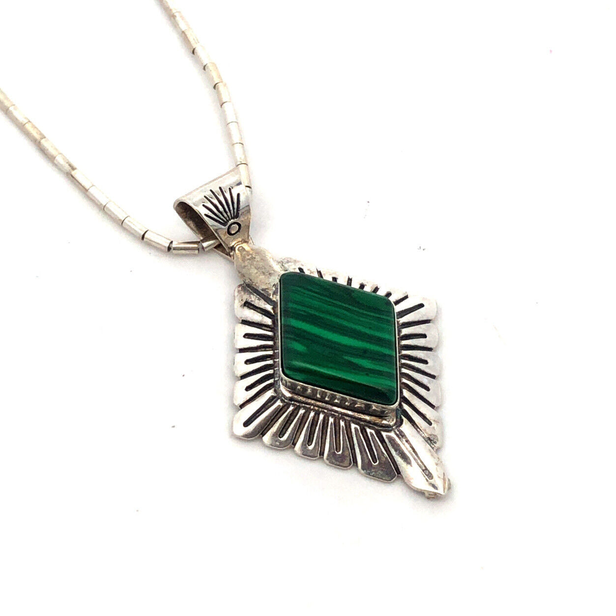 Native American QT 925 Sterling Silver Green Malachite Pendant Necklace