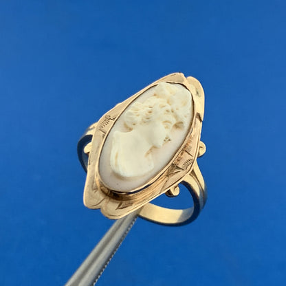 Gorgeous 14k Yellow Gold White Cameo Shell  Women's Bust Finger Ring Size 7