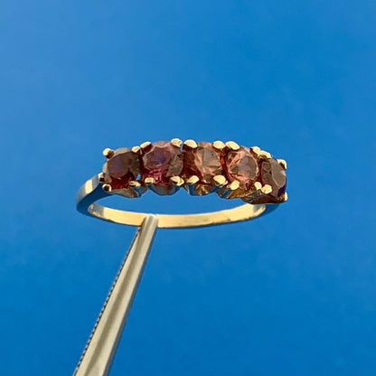 Gorgeous 14k Yellow Gold Round Cut Red Garnet Spectrum Prong Set Ring Size 7