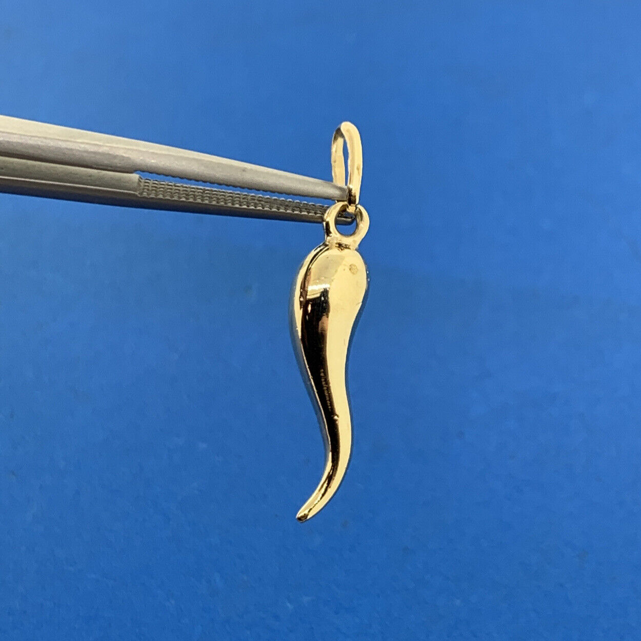 14K Yellow Gold Italian Horn Good Luck Symbol Charm Pendant