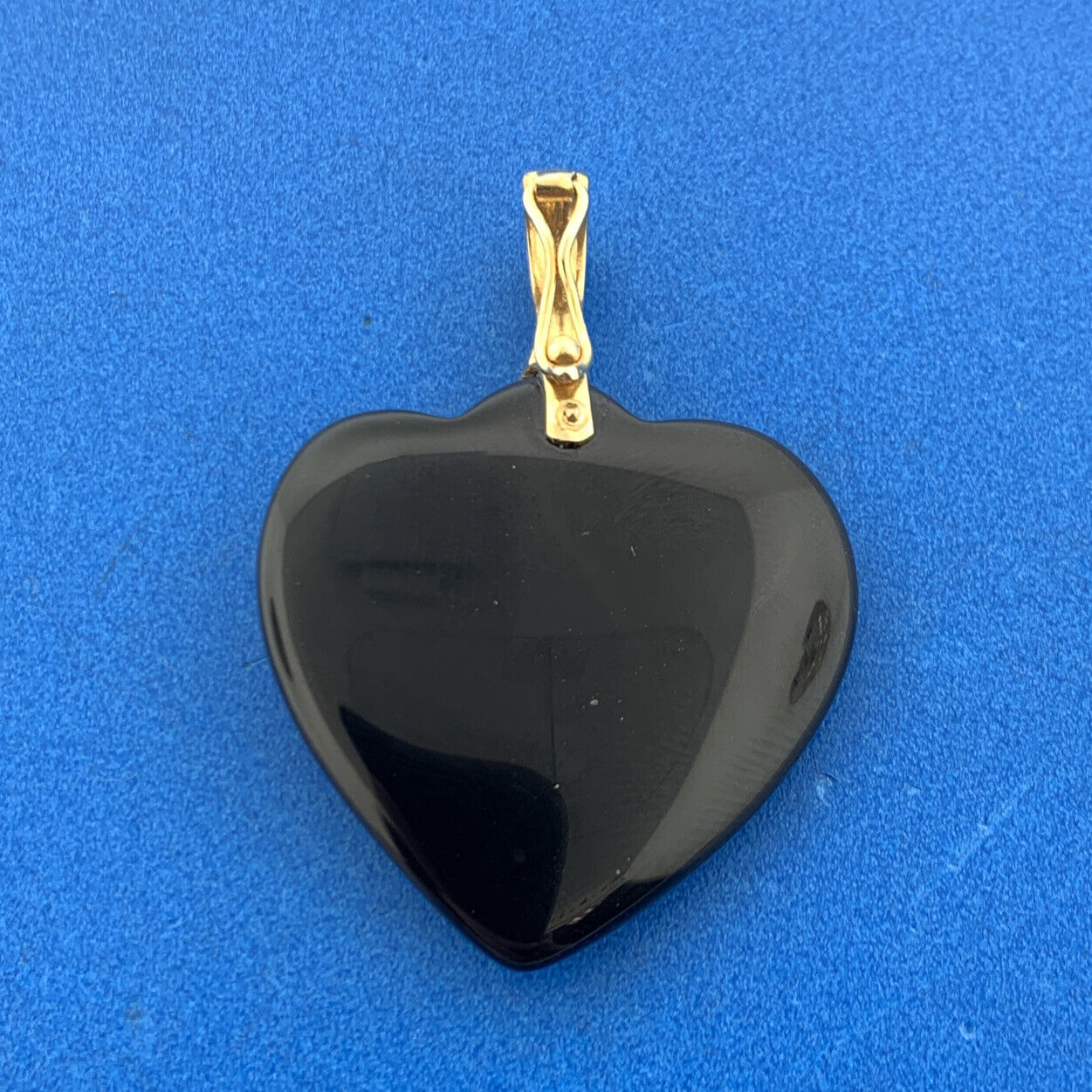 Gorgeous Designer 14k Yellow Gold Black Heart Onyx Round Diamond Accent Pendant