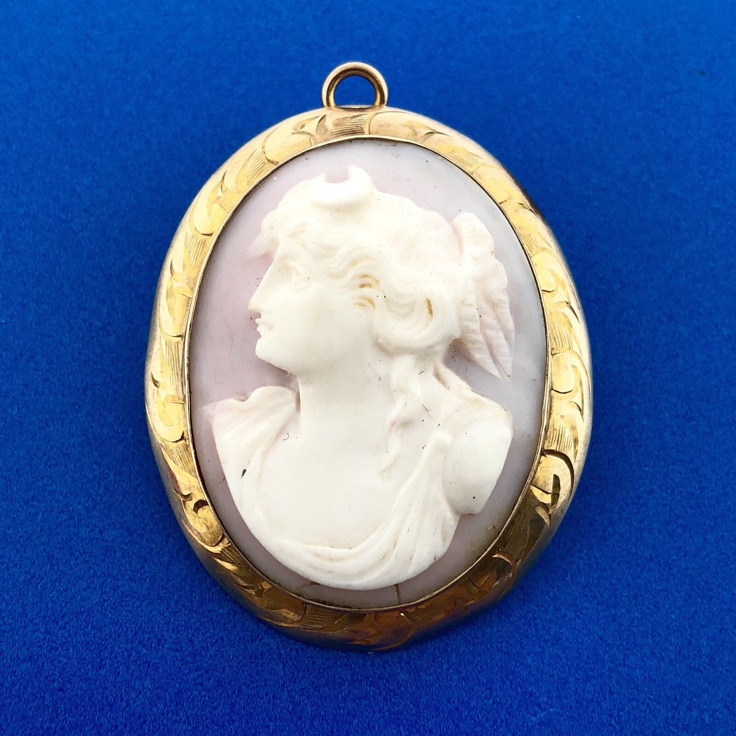 Victorian 10K Yellow Gold Pink Cameo Left Etched Frame Statement Brooch Pendant