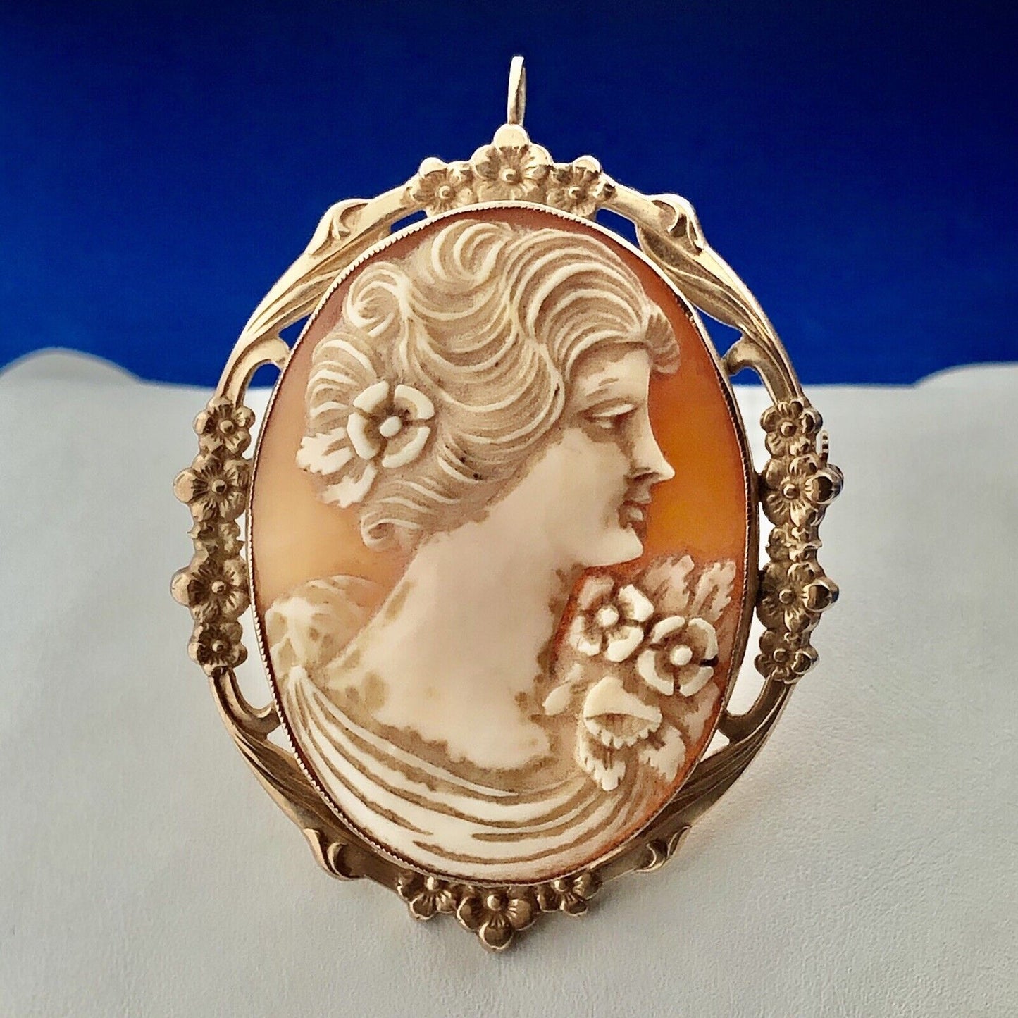 Victorian 10K Yellow Gold Oval Carved Cameo Floral Statement Brooch Pendant