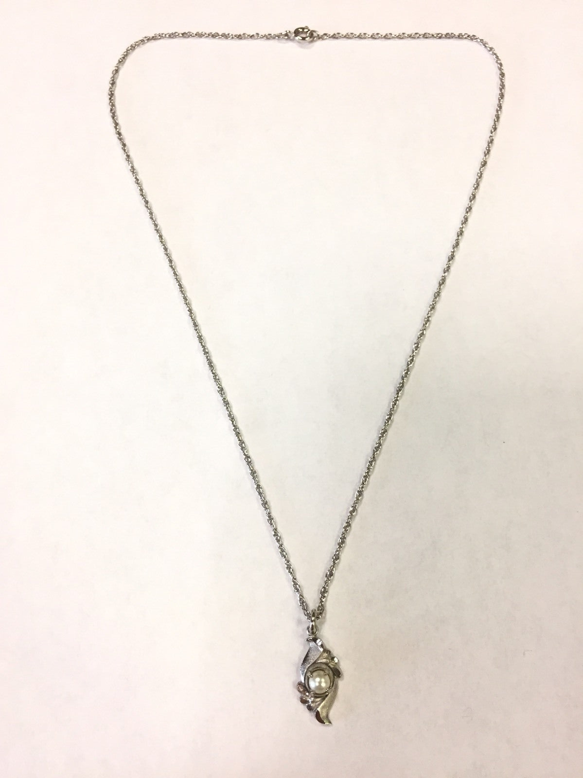 Estate 925 Sterling Silver Pearl Solitaire Romantic Setting Pendant Necklace