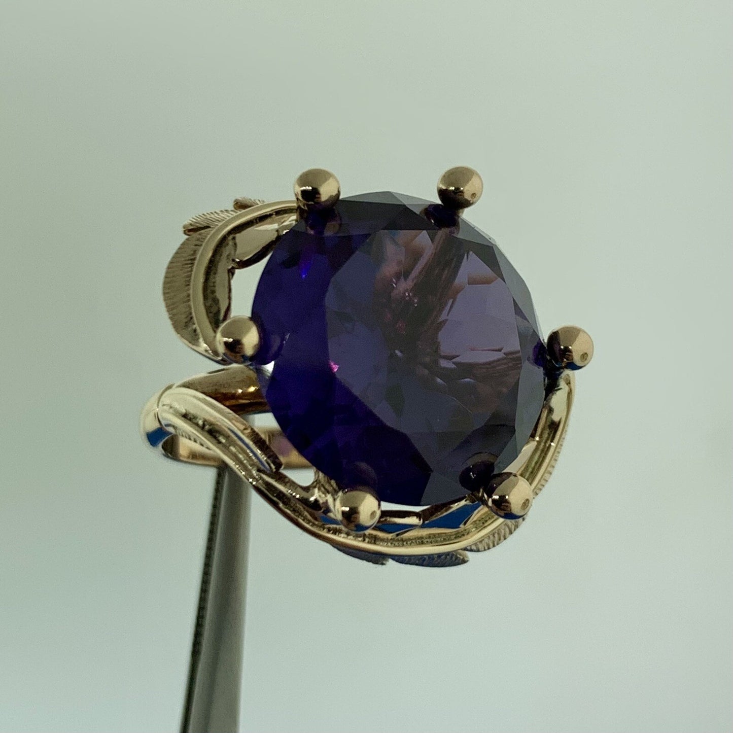 14K Yellow Gold Purple Sapphire Solitaire Statement Cocktail Size 7.75 Ring