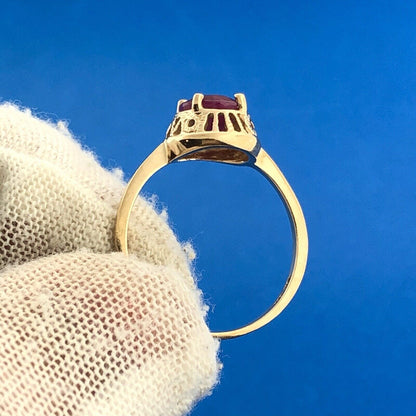 Vintage 10K Yellow Gold Oval Ruby July Anniversary Occasion Ring