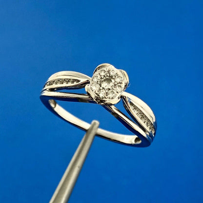 Gorgeous 10k White Gold Round Cut Diamond Loving Heart Engagement Ring Size 6.9
