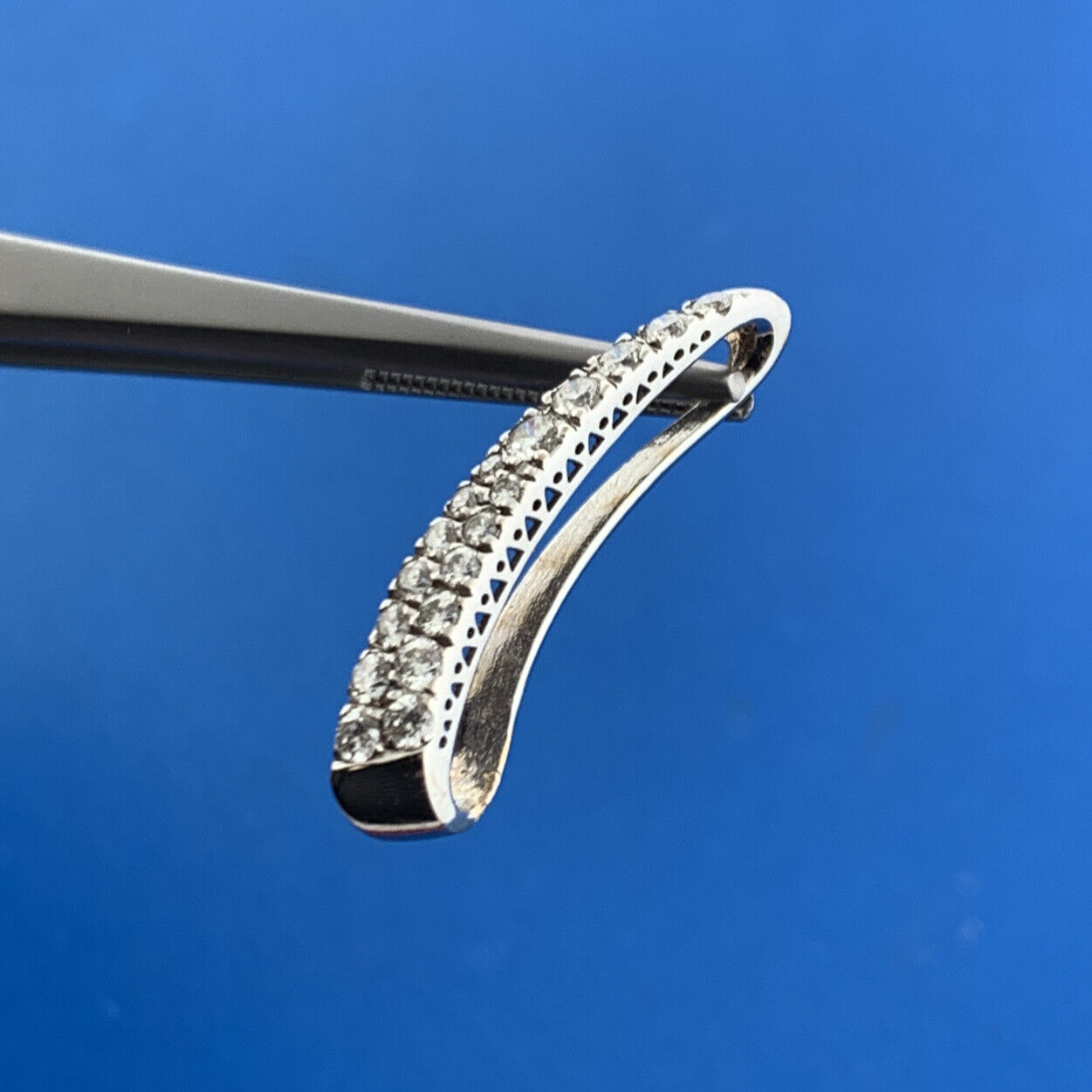 Designer 18K White Gold Diamond Modernist Infinity Eternity Anniversary Pendant