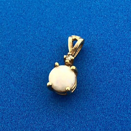 Vintage 14K Yellow Gold Opal Cabochon Diamond Accent October Anniversary Pendant