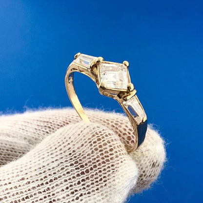 Gorgeous 14k Yellow Gold Princess Baguette Tapered Cut Sparkling CZ Ring Size 7