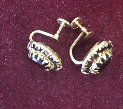 Vintage 14K Yellow Gold Oval Garnet Cluster Screw Back Earrings