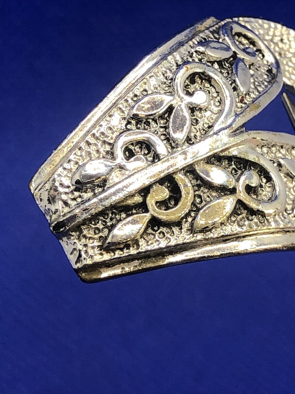 Vintage Designer Selini Silver Tone Floral Scroll Statement Clip On Earrings