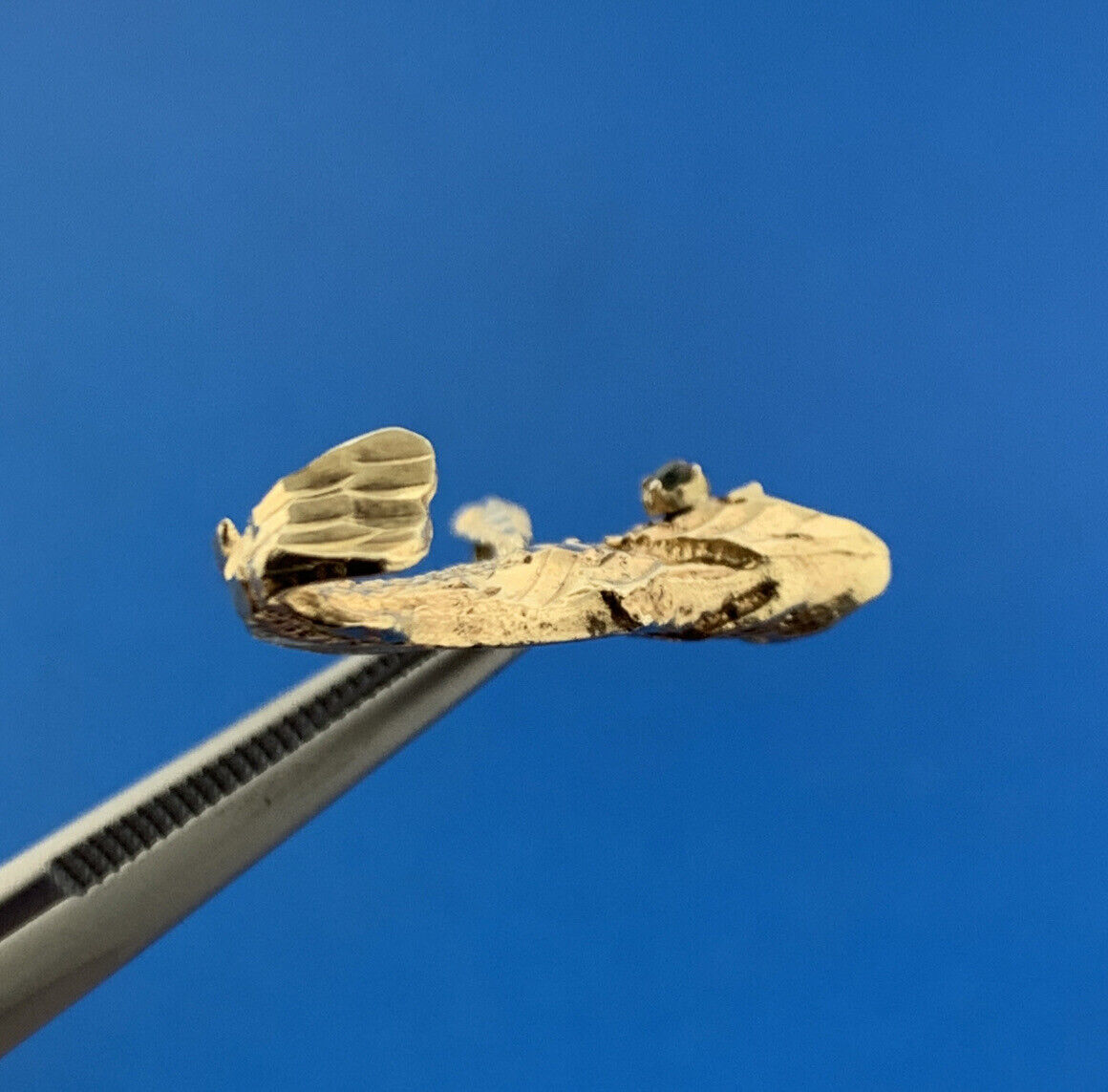 Vintage 10K Yellow Gold Emerald Textured Bass Koi Salmon Open Mouth Fish Pendant