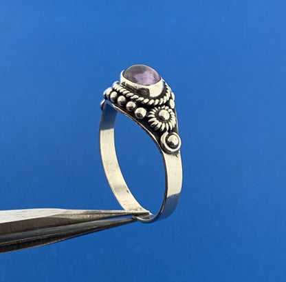 Stunning Sterling Silver 925 Oval Cabochon Purple Amethyst Ring Size 7.25