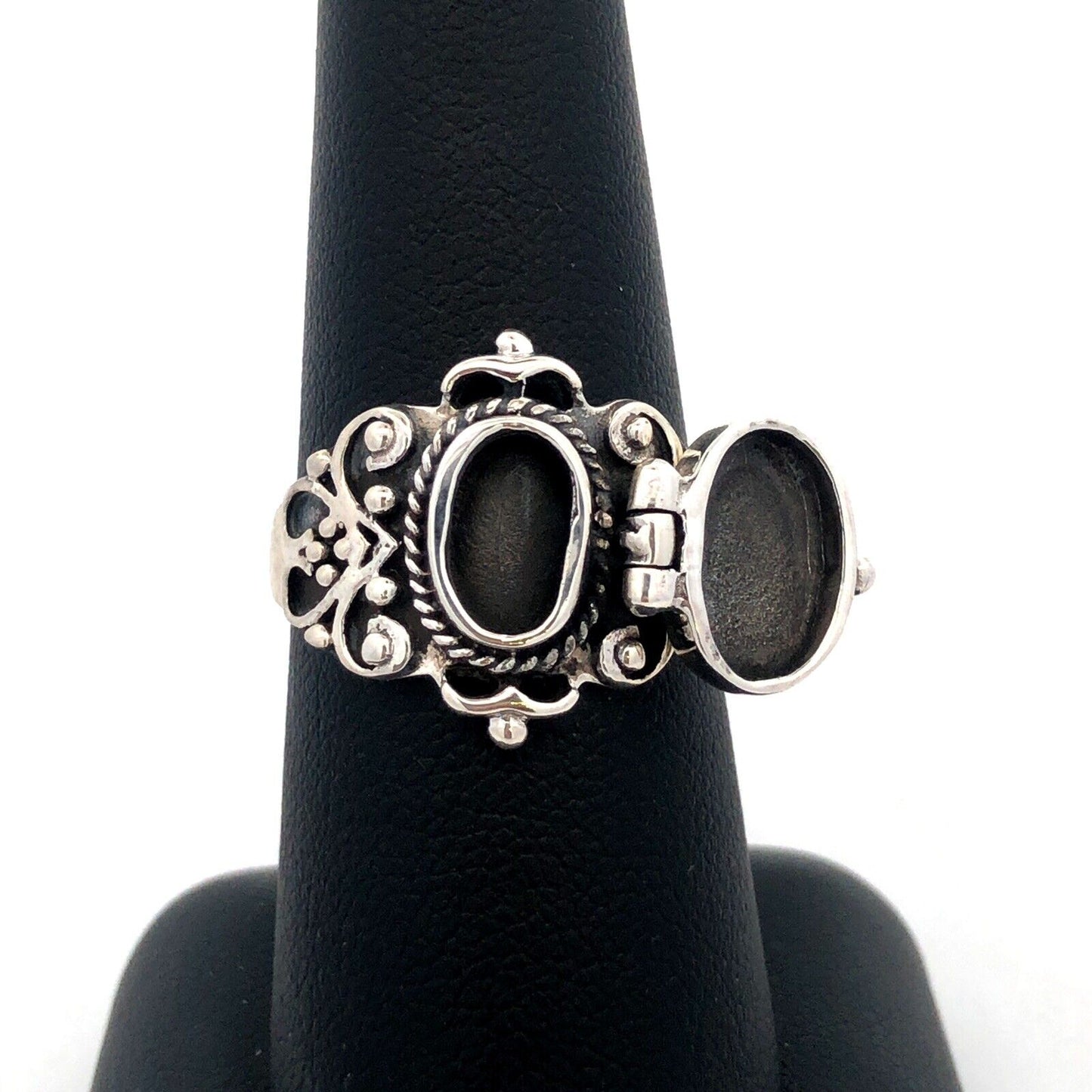 925 Sterling Silver Vintage Designer SE Scroll Oval Pillbox Poison Ring