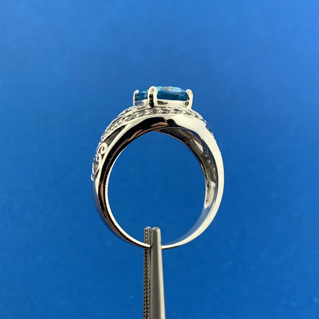 Designer 925 Sterling Silver Aqua Oval Cubic Zirconia White CZ Accent Ring