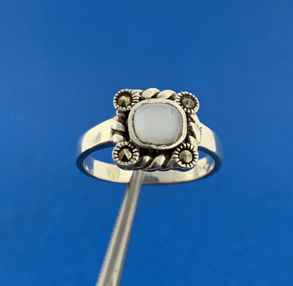 Stunning Sterling Silver 925 Cabochon Moonstone Marcasite Accent Ring Size 7