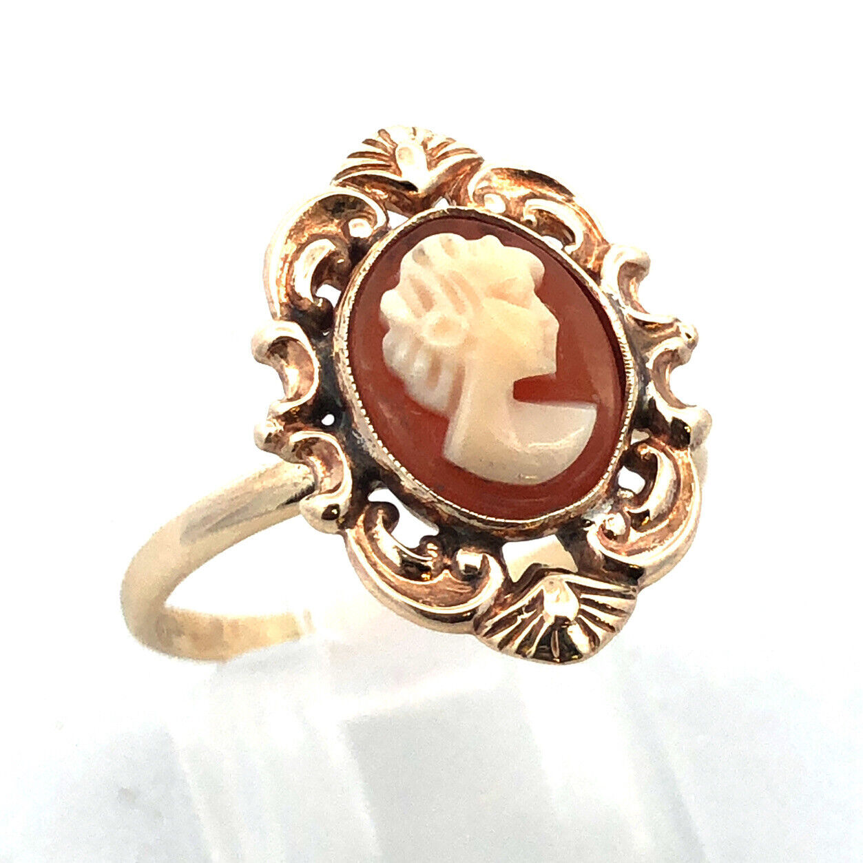 Victorian 10K Yellow Gold Oval Carved Cameo Floral Scroll Statement Ring