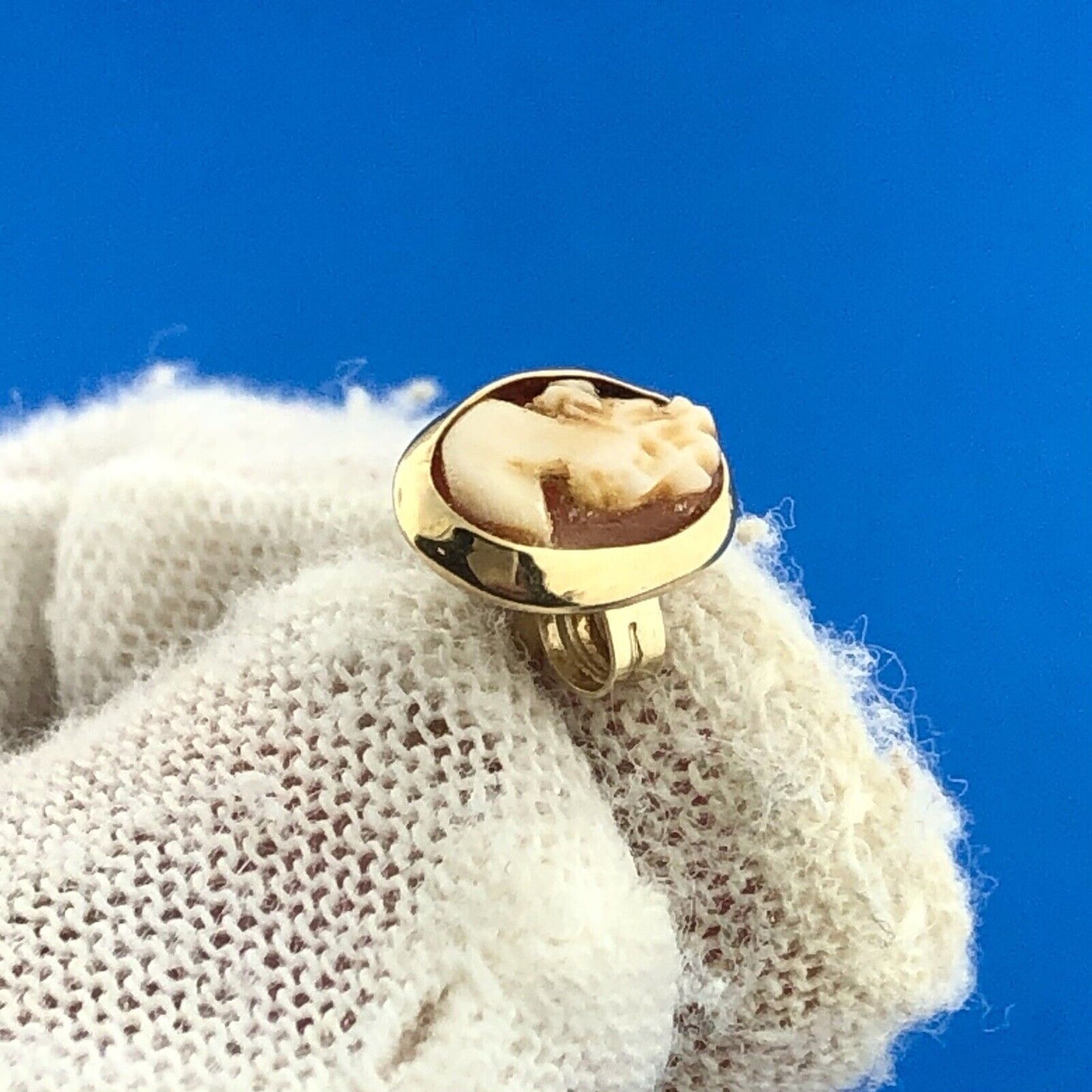 Victorian Vintage 14K Yellow Gold Carved Oval Cameo Stud Earrings