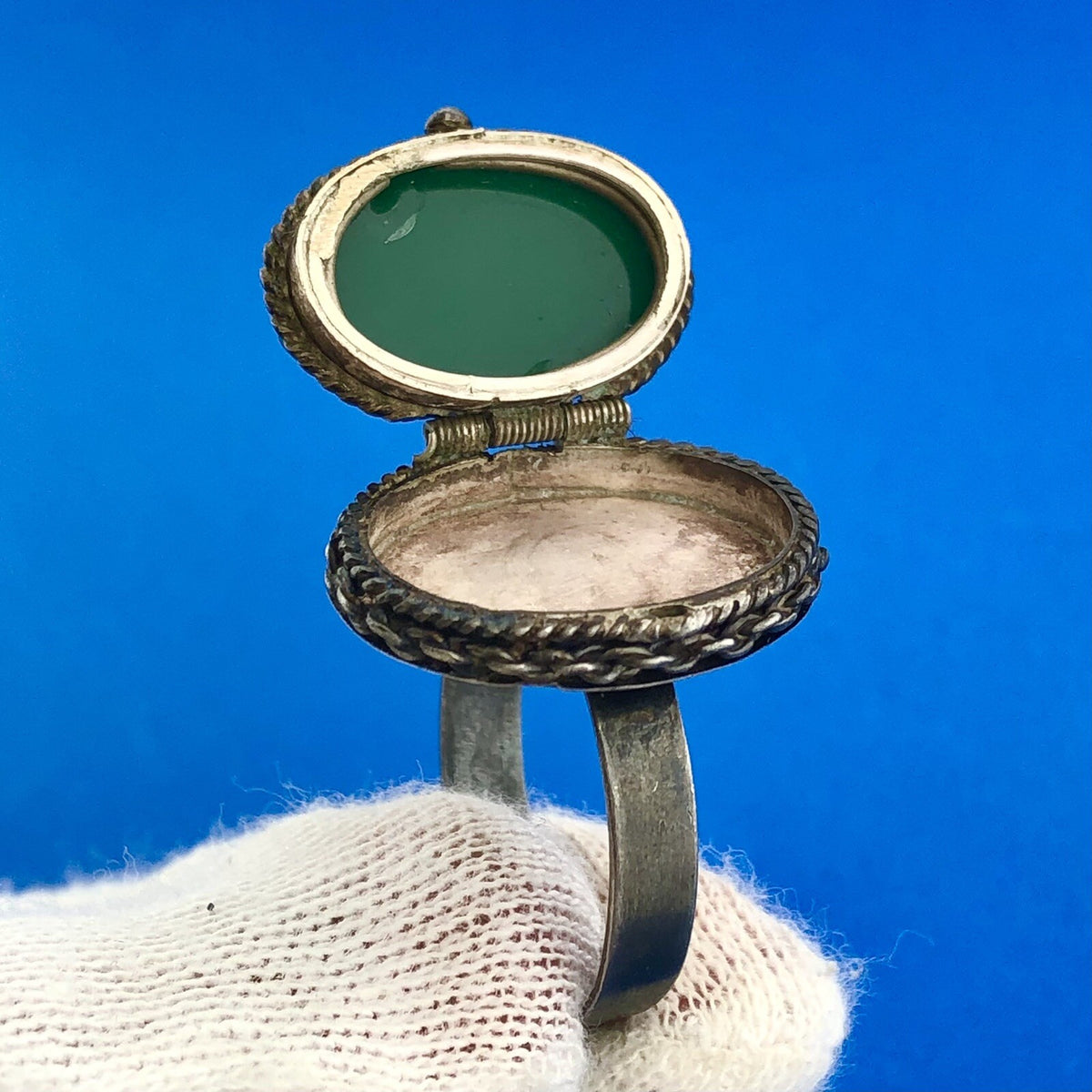 Lovely Sterling Silver 925 Onyx Colored Glass Snuff Poison Pill Adjustable Ring