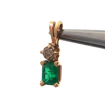 Estate 14K Yellow Gold Emerald Cut Emerald Round Diamond Charm Pendant