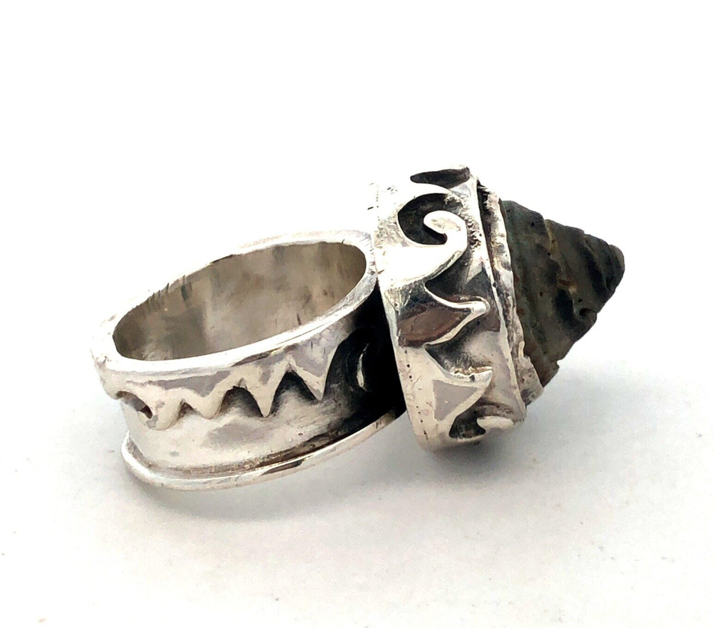 Vintage 925 Sterling Silver Round Grey Spiral Shell Wave Beach Statement Ring